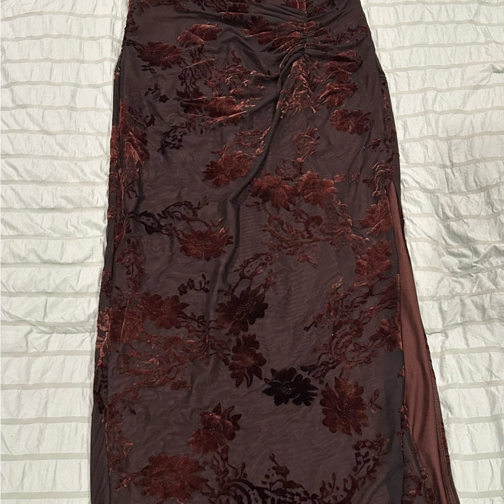 Showpo Black Off-Shoulder Velvet Floral Midi Dress - Picture 4 of 5